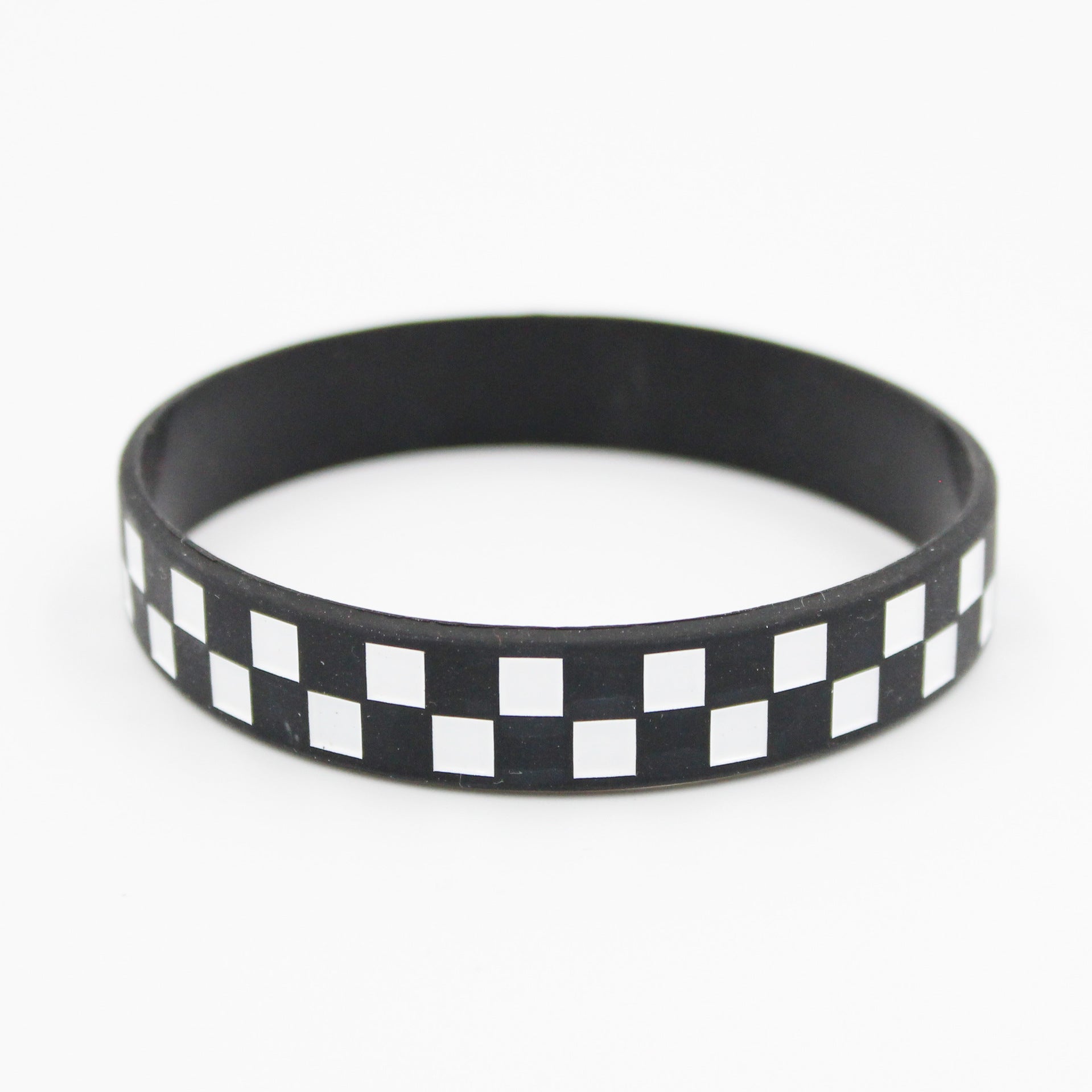 Patrón de cóncavos al por mayor que llena la pulsera de silicona de la cuadrícula en blanco y negro